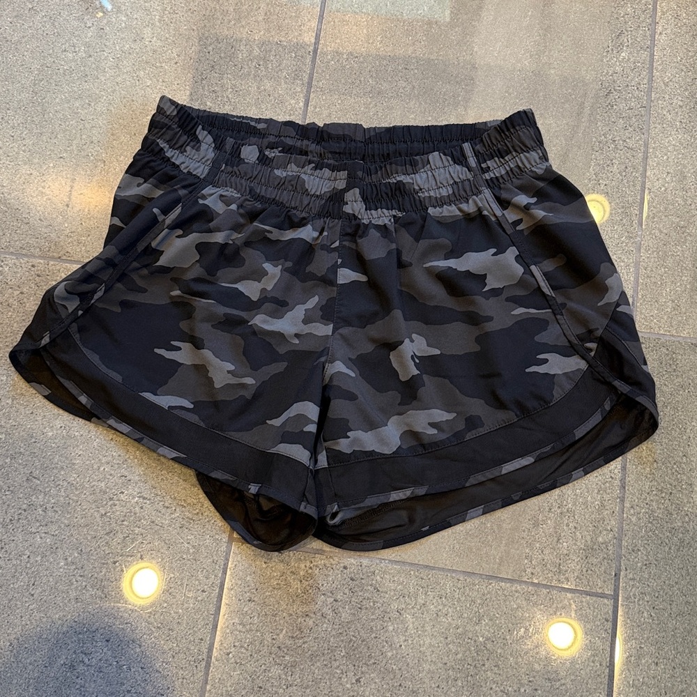 Athleta Mesh Racer Run short 4”